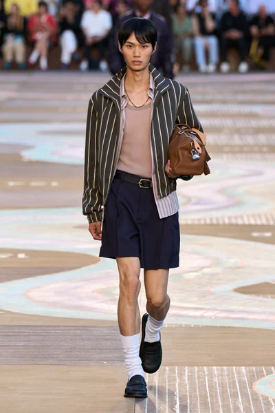 Look 8